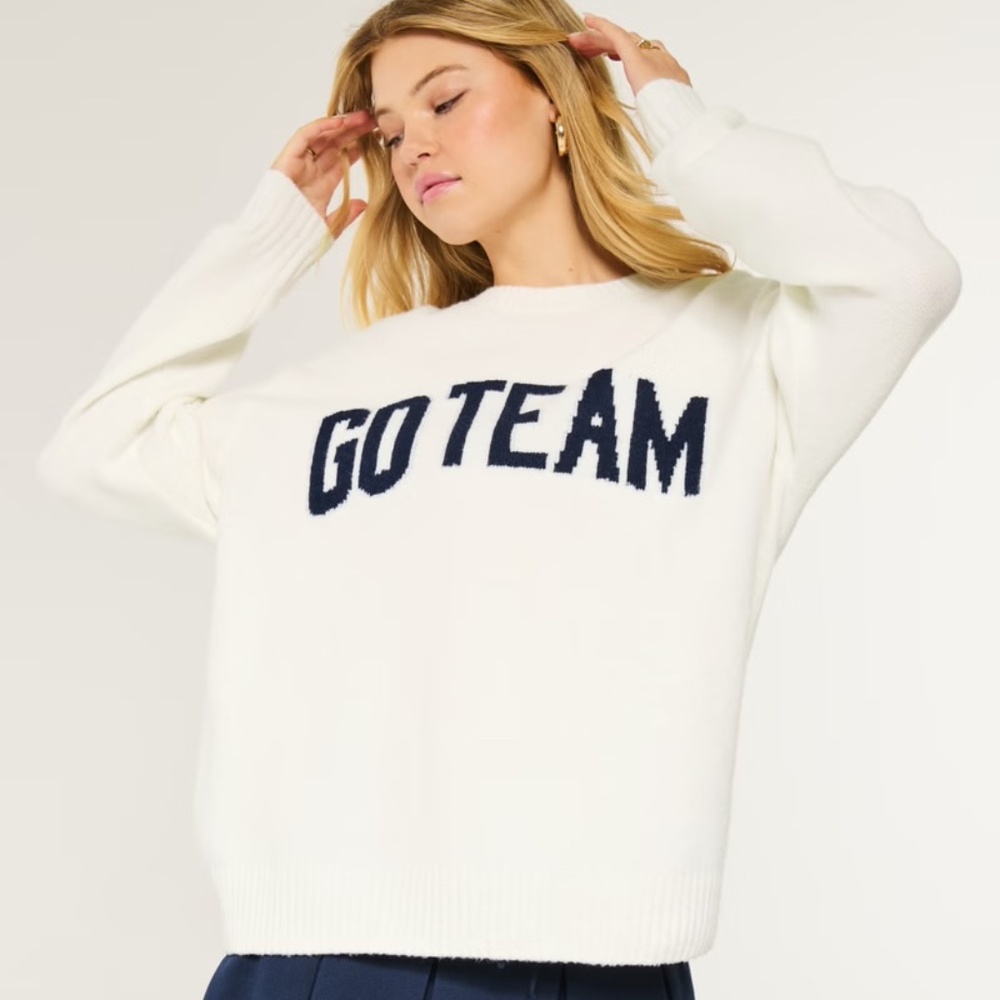 Hollister Comfy Cloud Oversized Go Team Graphic Sweater